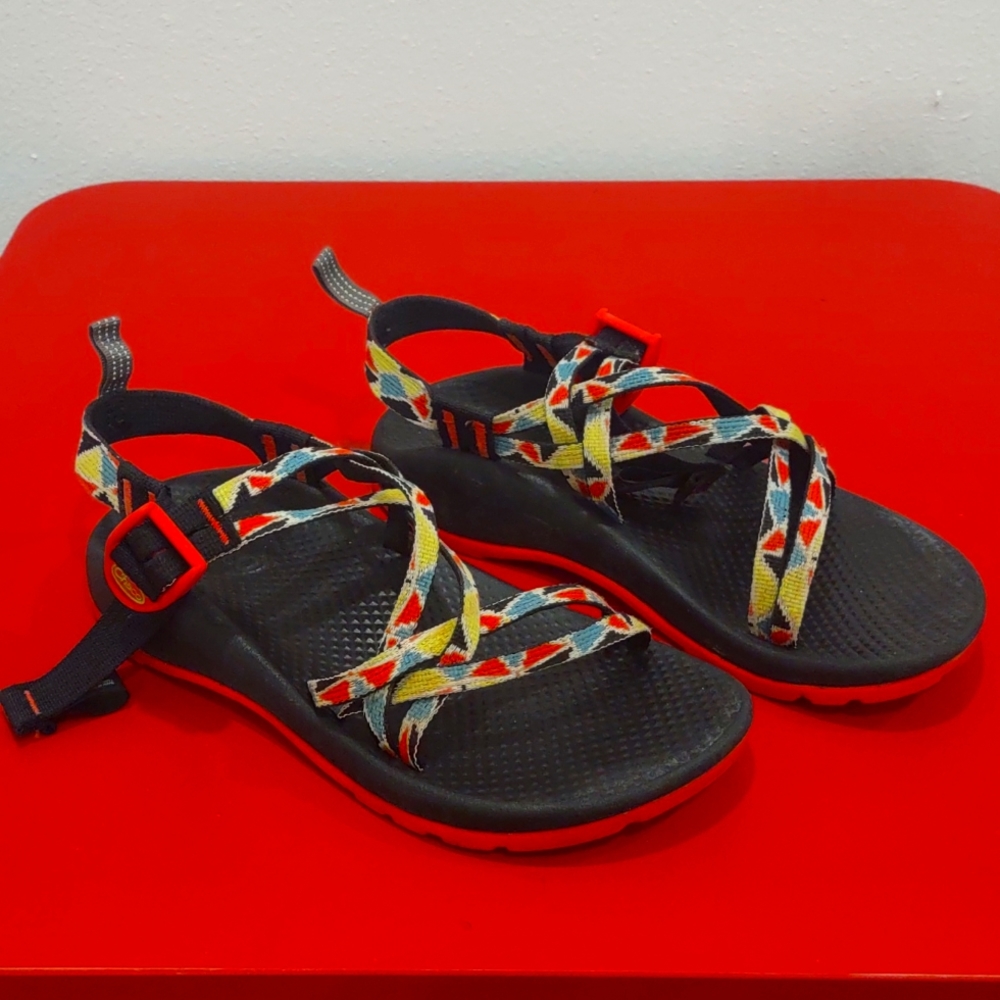 Chacos Big Kids Size 4 Primary Colors Geometric Print
